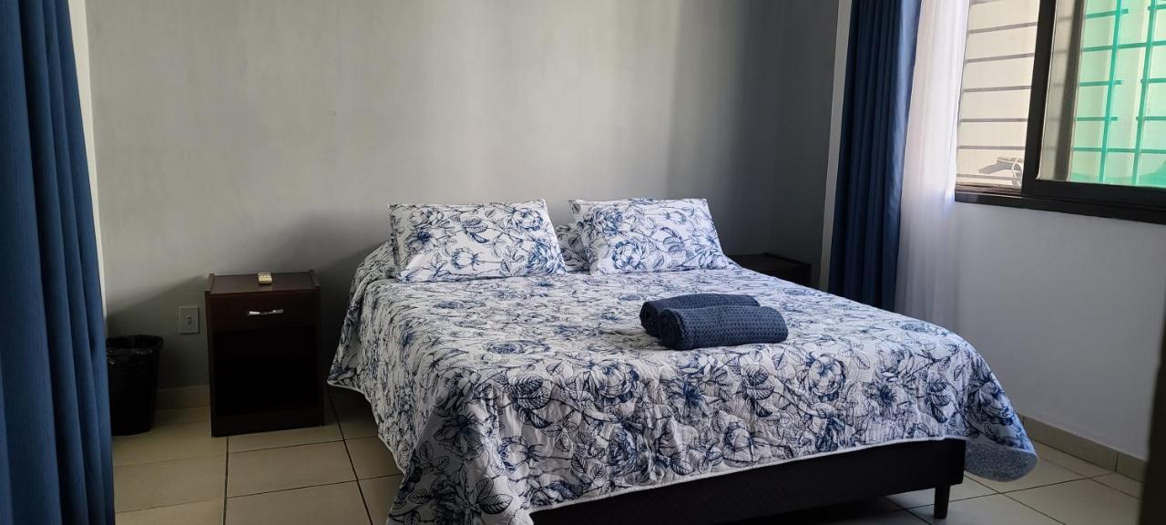 Hotel Hostal Backpackers Travelero Santa Cruz de La Sierra Esterno foto